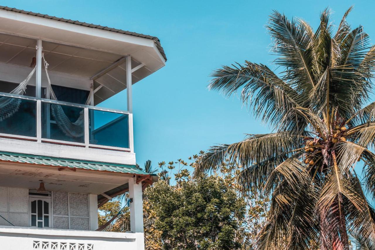 Nias Surf Stay Lagudri Екстер'єр фото